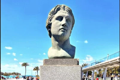 Alexandria entdecken: katakomben, pompeius-säule, zitadelle von qaitbay und frischer fisch mit meerblick. inklusive hoteltransfer.