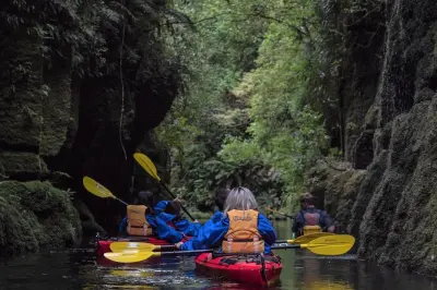 Kayak sul lago McLaren: Pagaia acque calme e scogliere del canyon