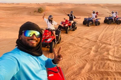 Erlebe den adrenalinkick beim quadfahren durch dubais rote dünen, genieße einen kamelritt bei sonnenuntergang und entspanne bei einem 5-sterne-bbq unter dem wüstenhimmel. inkl. hoteltransfer und er