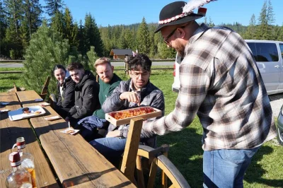 Erlebe zakopane mit der seilbahn auf die gubałówka, probiere den rauchigen oscypek-käse und lokale spirituosen, und entspanne in den thermalbädern von chochołów. inklusive abholung.