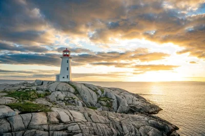Feel the salt air at peggy’s cove, wander lunenburg’s painted streets, and stand among titanic graves on this full-day halifax tour with local stories and flexible stops.