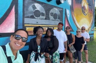 Erlebe miami hautnah: little havana, wynwoods bunte murals, south beach flair und eine bootstour an den villen der reichen – kleine gruppe, lokaler guide und abholung inklusive.