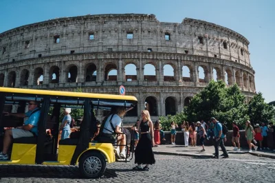 Descubre roma en carrito eléctrico con guía local: coliseo, fontana di trevi, escalinata de españa y una parada para disfrutar un auténtico gelato. incluye punto de encuentro.