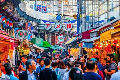 Descubra as ruas de compras mais famosas de tokyo, como ameyoko, harajuku e akihabara, com um guia local licenciado. tour privado e personalizado a pé.