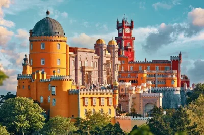 Scopri i palazzi da fiaba di sintra, i giardini misteriosi e le scogliere dell’atlantico in una gita di un giorno in piccolo gruppo da lisbona—biglietti e pick-up inclusi.