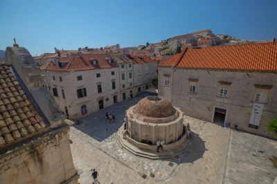 Descubra o coração de dubrovnik com guia local, do chafariz de onofrio ao palácio do reitor. roteiro acessível com paradas cheias de histórias.