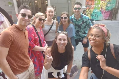 Laissez-vous surprendre par florence lors d’une balade gourmande guidée : pâtes maison, street food typique et gelato. vin, déjeuner et guide local inclus.