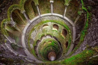 Descubra os cantinhos secretos de sintra, prove doces típicos, explore os jardins da quinta da regaleira e admire os penhascos do cabo da roca — tour em grupo pequeno com saída de lisboa.