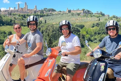 Sinta a liberdade de pilotar uma vespa pelas colinas do chianti, prove vinhos e azeites artesanais numa vinícola familiar e desfrute de um almoço típico da toscana—com opção de traslado.