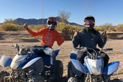 Sinta a adrenalina de pilotar um atv pelas dunas de las vegas, a poucos minutos da strip. inclui transporte ida e volta, equipamentos de segurança e guia local para sua aventura no deserto.
