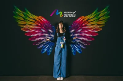 Découvrez le musée des sens à prague avec entrée immédiate, plus de 90 illusions tactiles et wifi gratuit. expositions interactives et accès facile en transports en commun.