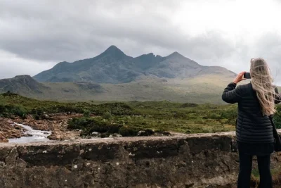 Descubre las gaitas en glencoe, cruza en ferry a la isla de skye y visita el castillo de eilean donan. incluye 2 noches en guesthouse y guía local desde edimburgo.