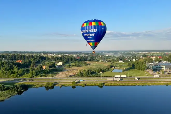 Vistas de Vilnius y Trakai desde un vuelo en globo aerostático
