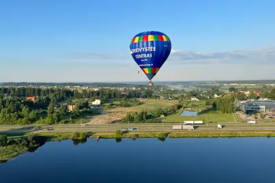 Vistas de Vilnius y Trakai desde un vuelo en globo aerostático