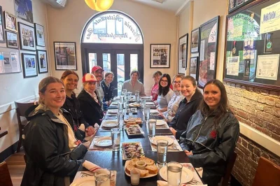 Entdecke georgetown in dc bei einer food-tour mit lokalem guide – probiere italienische snacks, koschere gerichte und ein klassisches gebäck. inklusive geschichte, saisonalen highlights, kinderwage