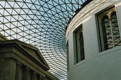 Descubre el british museum en londres con un guía experto, visita la piedra de rosetta, momias antiguas y piezas únicas en grupo reducido—entrada incluida y guía profesional.