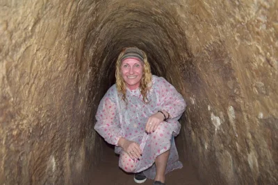 Scopri la storia nascosta sotto ho chi minh con un tour ai cu chi tunnels, guidato da esperti locali. esplora i tunnel sotterranei, ascolta racconti di guerra e approfitta del comodo pick-up in città