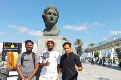 Entdecke alexandrias antike katakomben, schlendere durch die gärten des montazah-palastes und besuche die größte bibliothek der welt – geführte tour mit hoteltransfer inklusive.