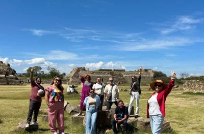 Explore as ruínas zapotecas de monte albán, aprenda barro negro em san bartolo e veja artesãos de alebrijes em oaxaca. guia, entrada, almoço e transporte inclusos.