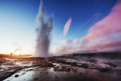 Feel the spray at gullfoss, watch strokkur erupt, and walk Þingvellir’s rift on this golden circle day trip from reykjavik—includes hotel pickup and expert guide.