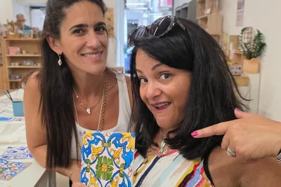 Porto, azulejo-malworkshop im herzen der stadt, port tonic cocktails und spannende lokale geschichten in entspannter studio-atmosphäre. alle materialien inklusive.