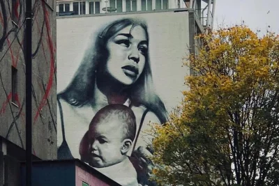 Descubre el arte callejero y las historias de piratas en bristol con un guía local. admira murales de banksy, escucha leyendas urbanas y recibe consejos para tu visita. accesible para sillas de rueda