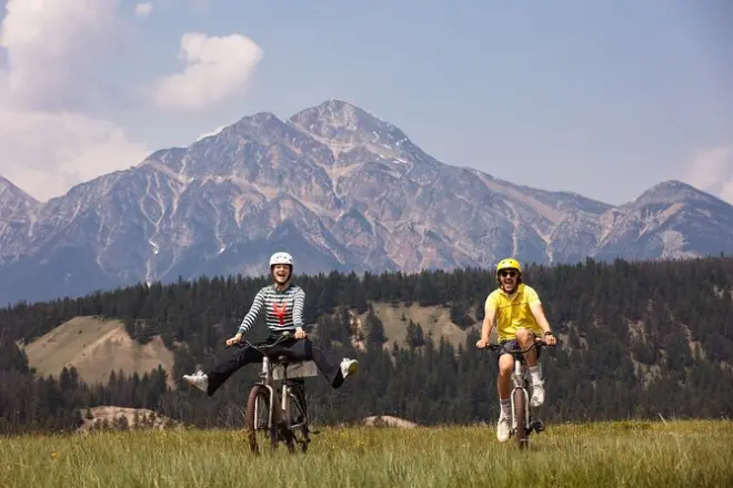 E-bike 25 km en Jasper: Lagos glaciares y fauna salvaje