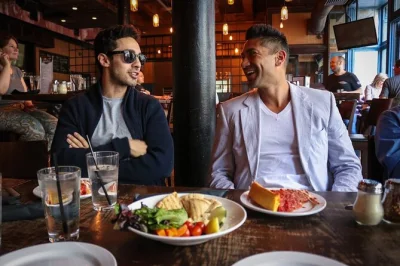 Start your chicago loop food tour with deep dish pizza, italian beef, and a secret treat. walk past iconic architecture, sample local favorites, includes guide & tastings.