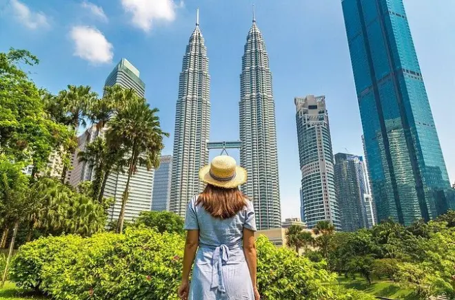 Kuala Lumpur Stadtrundfahrt: Petronas Towers & Batu Caves