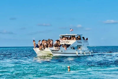 Vivez la meilleure fête hip hop en bateau à punta cana : dj live, bar ouvert, baignade sur banc de sable, et transfert aller-retour inclus. ambiance adulte et énergie caribéenne garantie.