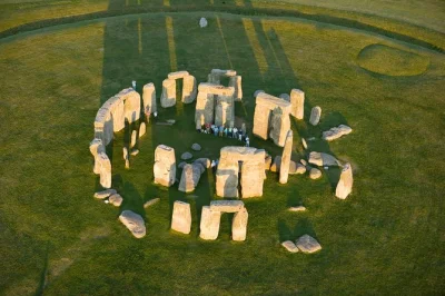 Descubre stonehenge desde dentro con acceso exclusivo, pasea por las calles históricas de windsor y disfruta de una excursión guiada desde londres con opción a entrada al castillo.