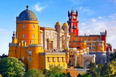 Scopri i palazzi fiabeschi di sintra, i giardini misteriosi e la costa atlantica con un’escursione da lisbona. include ingresso, guida locale e soste panoramiche.