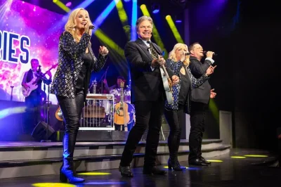 Erlebe im greg rowles legacy theatre in myrtle beach mit live-musik, besten sitzplätzen und einer mitreißenden show pure energie. klimatisiert und barrierefrei.