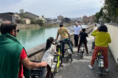 Kanazawa in e-bike mezza giornata: Quartiere geisha e castello