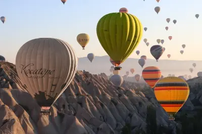 Alba in mongolfiera in Cappadocia con pick-up dall'hotel