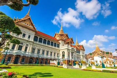 Let bangkok unfold with a private guide, custom stops like wat pho, floating markets, and vibrant neighborhoods. includes hotel pickup and flexible timing.