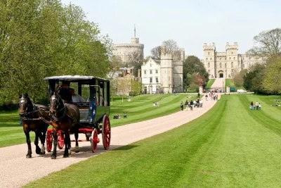 Descubre el castillo de windsor, explora el antiguo stonehenge y prueba el agua termal en los baños romanos de bath, todo en un día desde londres. incluye entradas y traslado en autobús.