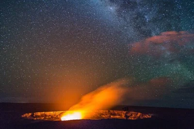 Arrive on hawaii’s big island for a twilight volcano tour with kona coffee tasting, black sand beach, and stargazing near mauna kea. includes hotel pickup & meals.