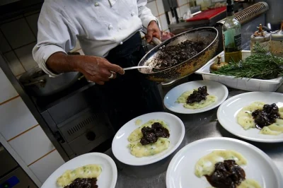 Follow a local guide through florence’s oltrarno for street food, tuscan wine, and family-run bakeries. includes tastings, two wines, and all samples.