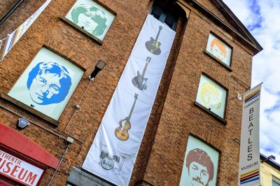 Descubre el museo beatles en liverpool con instrumentos originales, vídeos raros y objetos personales de la banda, justo en mathew street con acceso fácil.