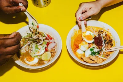 Follow a local foodie through chow kit & kampung baru for 15+ malaysian street food tastings, chef-designed route, small group, drinks included, ends city center.