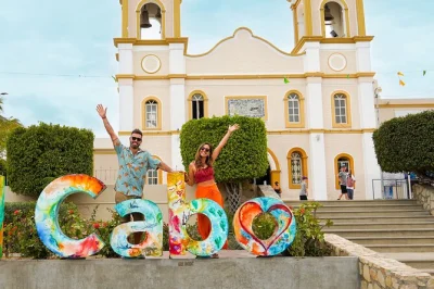 Feel the sea breeze at cabo’s arch, watch glassblowers at work, taste chocolate in san jose del cabo, and enjoy a mexican lunch—all with hotel pickup included.