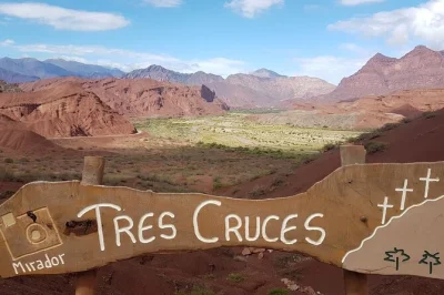 Desde salta, recorre la quebrada de las conchas, toma fotos en garganta del diablo y disfruta vinos locales en cafayate. incluye traslado y cata guiada.