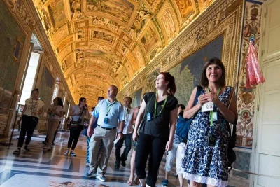 Scopri la città del vaticano con un tour in piccolo gruppo, salta la fila e visita guidata alla cappella sistina, basilica di san pietro e musei vaticani—biglietti inclusi.