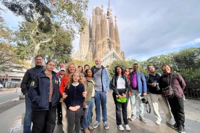 Feel the spirit of barcelona’s gothic quarter, montserrat’s peaks, and gaudí’s sagrada familia on a small group tour with hotel pickup and expert local guide.