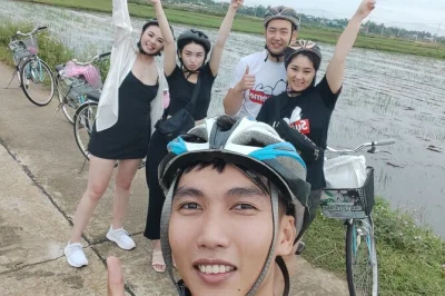 Parcourez à vélo les rizières de hoi an, découvrez la fabrication de lanternes, rencontrez les artisans du village de menuiserie kim bong et savourez un déjeuner local. guide et activités inclus