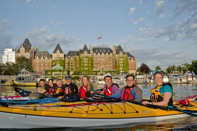 Kayak a Victoria Harbour: Foche, aquile e l’hotel Empress