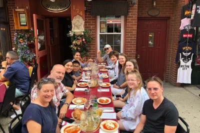 Entdecke chinatown und little italy in nyc mit einer lokalen führung, probiere dumplings, italienische klassiker und süße leckereien. inklusive sitzverkostungen, getränken und spannenden geschicht