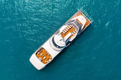 Whitehaven beach per schnellboot erreichen, zum south lookout spazieren, am korallenriff schnorcheln und buffet an bord genießen. inklusive transfers & erfahrenem team.