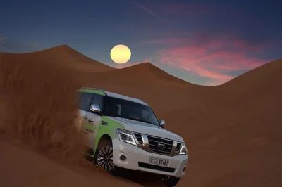 Vivi l’emozione del deserto di dubai con dune bashing, sandboarding al tramonto, breve giro in cammello e cena bbq sotto il cielo stellato. include pick-up in hotel e spettacoli dal vivo.